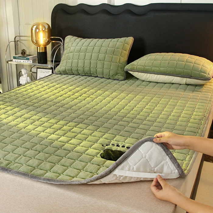 91家纺网 家纺一手货源 找家纺 金禾家纺 2025新款米奇熊牛奶绒床垫床褥子床护垫 米奇熊-绿