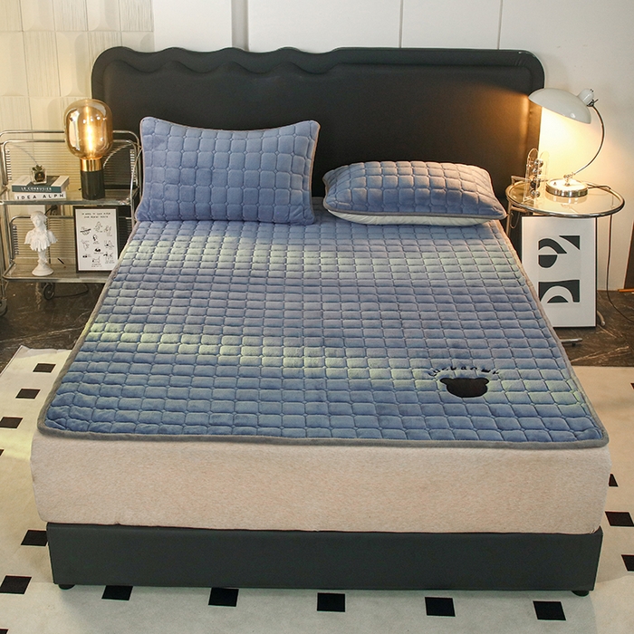 91家纺网 家纺一手货源 找家纺 金禾家纺 2025新款米奇熊牛奶绒床垫床褥子床护垫 米奇熊-蓝