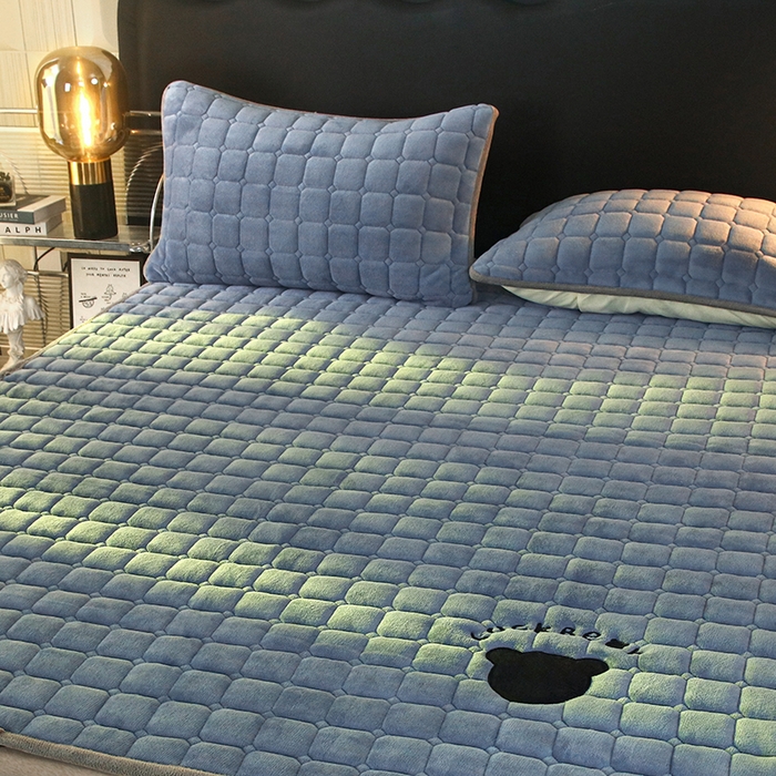 91家纺网 家纺一手货源 找家纺 金禾家纺 2025新款米奇熊牛奶绒床垫床褥子床护垫 米奇熊-蓝