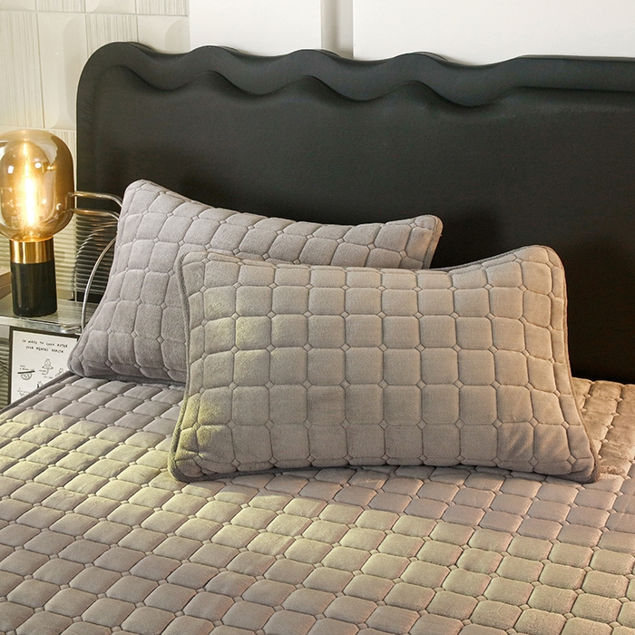 91家纺网 家纺一手货源 找家纺 金禾家纺 2025新款米奇熊牛奶绒床垫床褥子床护垫 米奇熊-灰