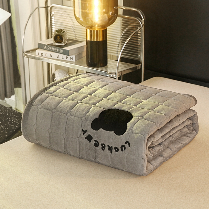 91家纺网 家纺一手货源 找家纺 金禾家纺 2025新款米奇熊牛奶绒床垫床褥子床护垫 米奇熊-灰