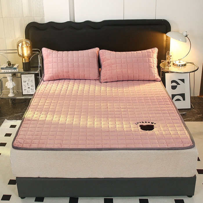 91家纺网 家纺一手货源 找家纺 金禾家纺 2025新款米奇熊牛奶绒床垫床褥子床护垫 米奇熊-粉