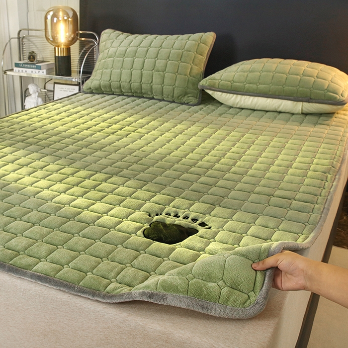 91家纺网 家纺一手货源 找家纺 （总）金禾家纺 2025新款米奇熊牛奶绒床垫床褥子床护垫