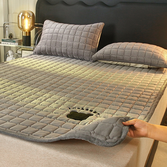 91家纺网 家纺一手货源 找家纺 （总）金禾家纺 2025新款米奇熊牛奶绒床垫床褥子床护垫