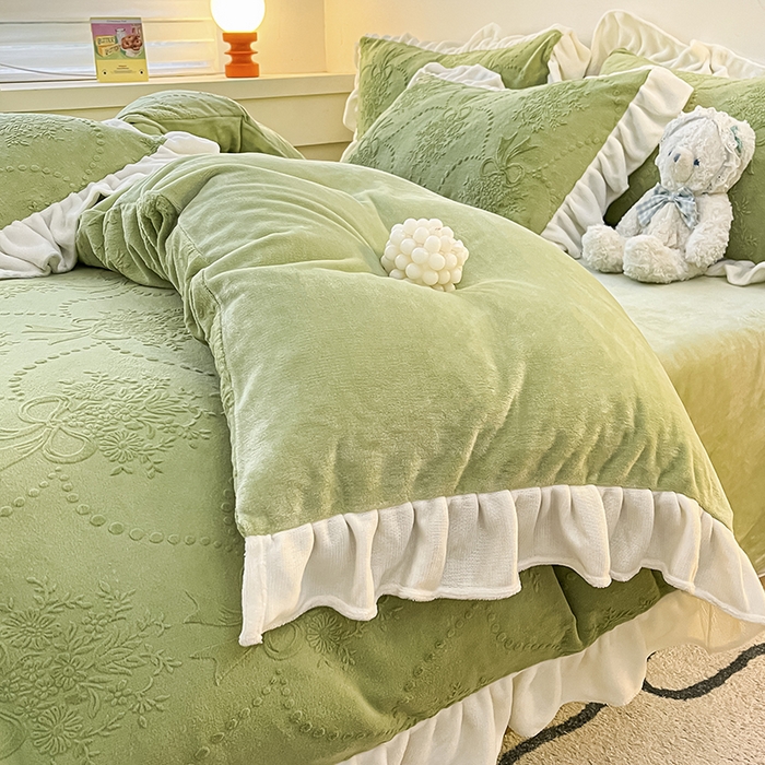 91家纺网 家纺一手货源 找家纺 琪格格纺织 2025新款全消光小清新花边款雕花牛奶绒四件套 雕花绒花边-玉珠莲 绿 