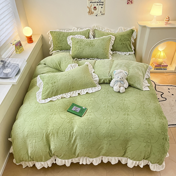 91家纺网 家纺一手货源 找家纺 琪格格纺织 2025新款全消光小清新花边款雕花牛奶绒四件套 雕花绒花边-玉珠莲 绿 