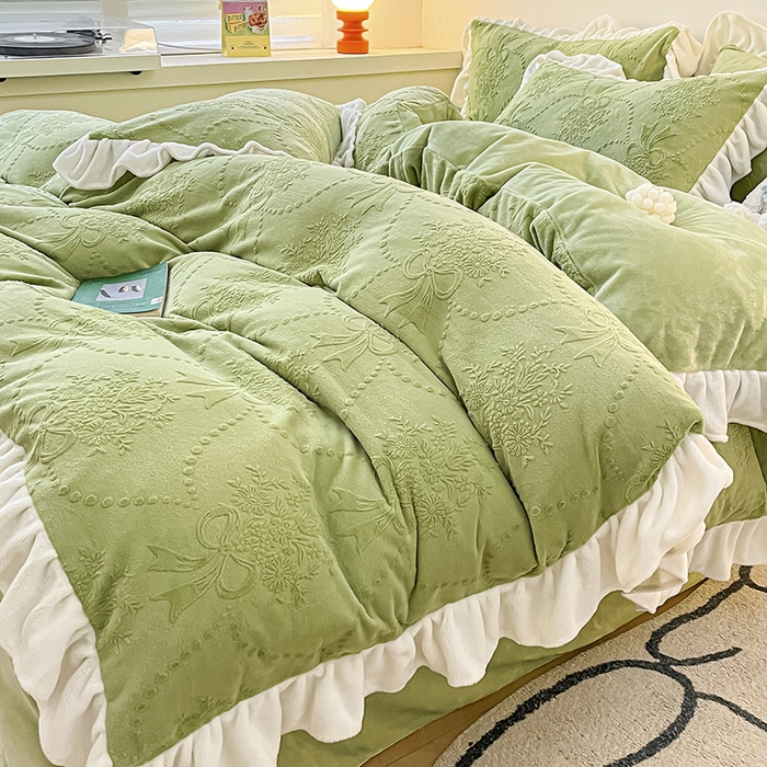 91家纺网 家纺一手货源 找家纺 琪格格纺织 2025新款全消光小清新花边款雕花牛奶绒四件套 雕花绒花边-玉珠莲 绿 