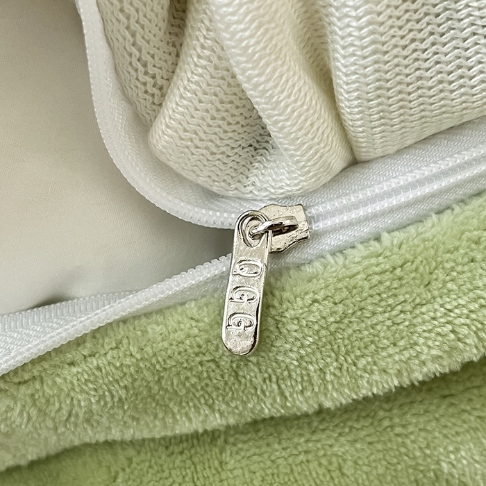 91家纺网 家纺一手货源 找家纺 琪格格纺织 2025新款全消光小清新花边款雕花牛奶绒四件套 雕花绒花边-玉珠莲 绿 