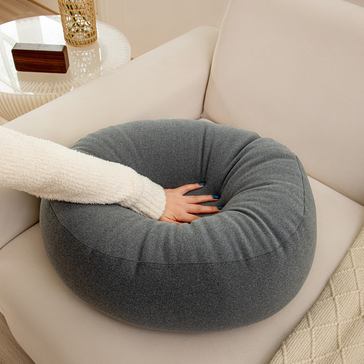 91家纺网 家纺一手货源 找家纺 沐沐家纺 2026新款麂皮绒抱抱枕不可拆洗 炭灰色