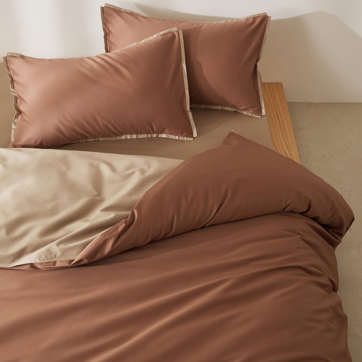 91家纺网 家纺一手货源 找家纺 EH家居 2026新款长绒棉窄边四件套 山核桃棕