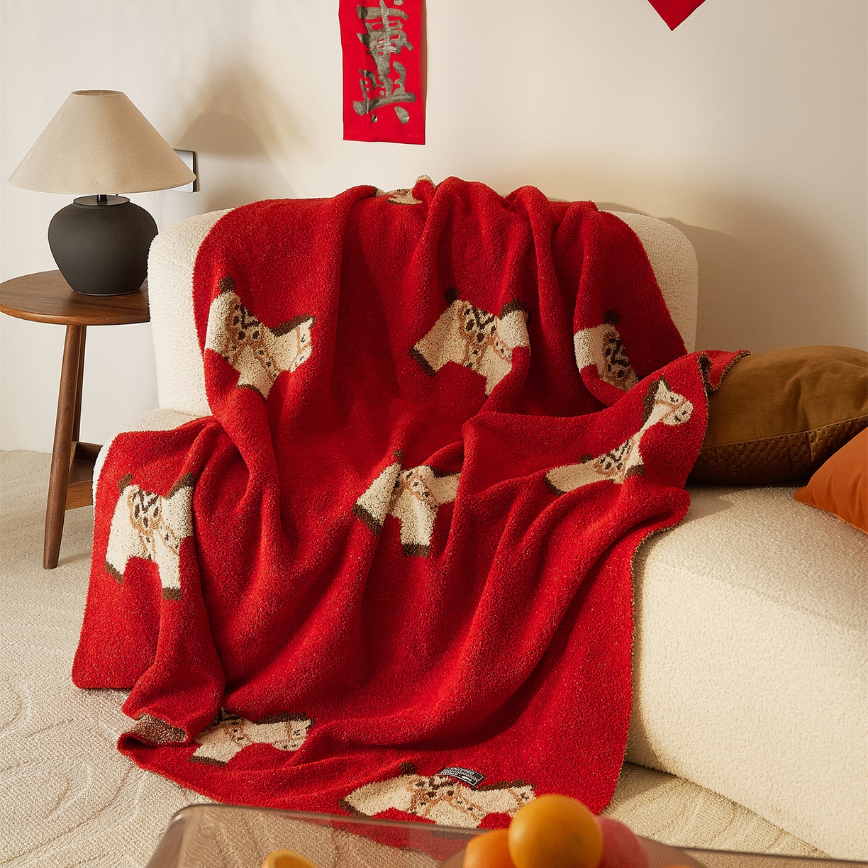 91家纺网 家纺一手货源 找家纺 暖绵绵家纺 2026新款好运小马半边绒异性抱枕毯子含芯-波尼（券后最低零售价：毯子173元、 长方形抱枕（含芯）119元，异形抱枕（含芯）128元） 波尼-毯子