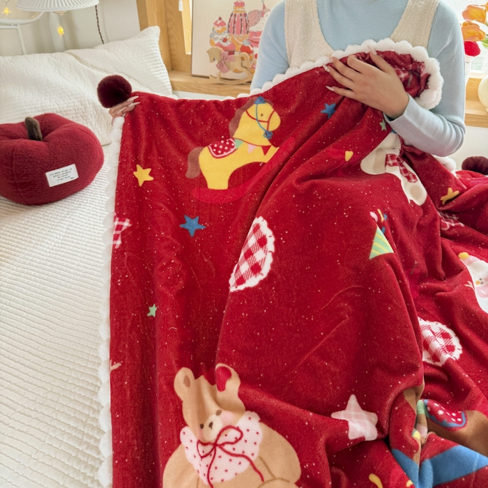 91家纺网 家纺一手货源 找家纺 潮邦创意家居 2026马年新年款数码高克重牛奶绒工艺球毯-萌马乐年系列 甜心木马