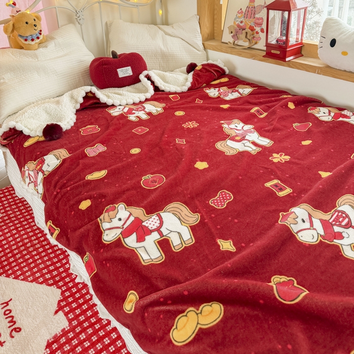 91家纺网 家纺一手货源 找家纺 （总）潮邦创意家居 2026马年新年款数码高克重牛奶绒工艺球毯-萌马乐年系列