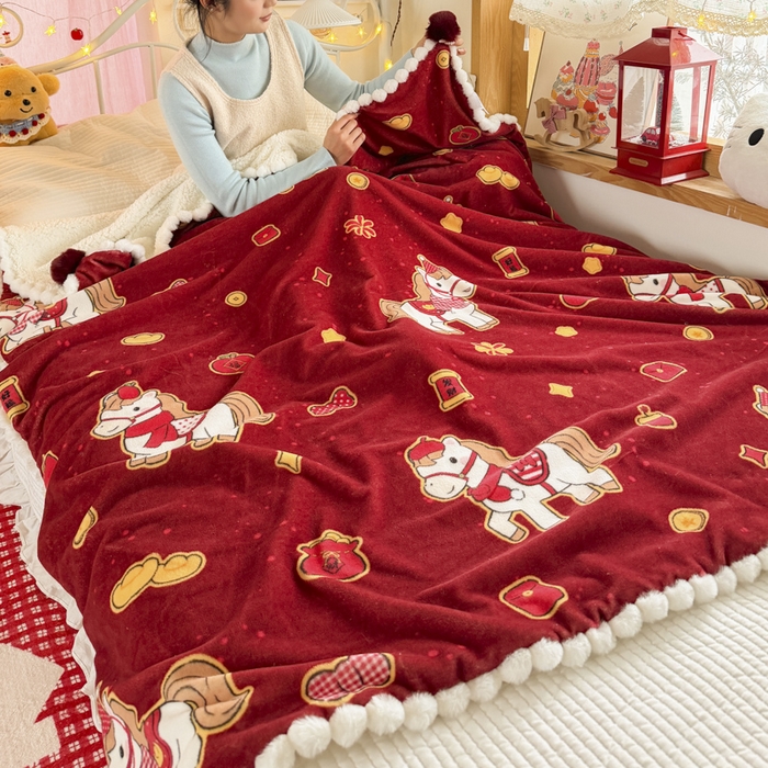 91家纺网 家纺一手货源 找家纺 潮邦创意家居 2026马年新年款数码高克重牛奶绒工艺球毯毛毯-萌马乐年 福马添喜