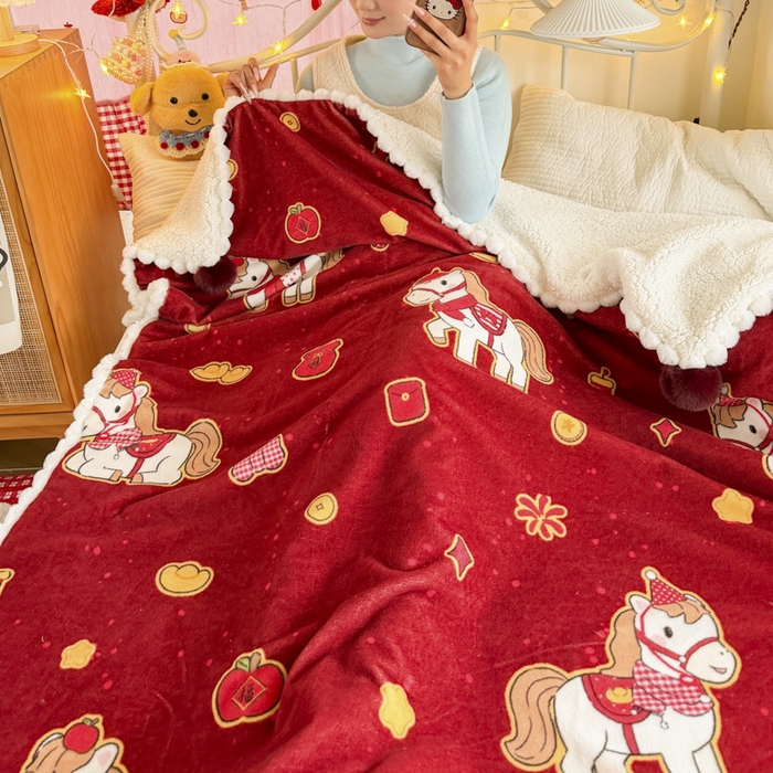 91家纺网 家纺一手货源 找家纺 潮邦创意家居 2026马年新年款数码高克重牛奶绒工艺球毯毛毯-萌马乐年 福马添喜