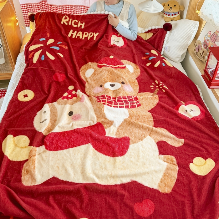 91家纺网 家纺一手货源 找家纺 潮邦创意家居 2026马年新年款数码高克重牛奶绒工艺球毯-萌马乐年系列 熊伴萌驹