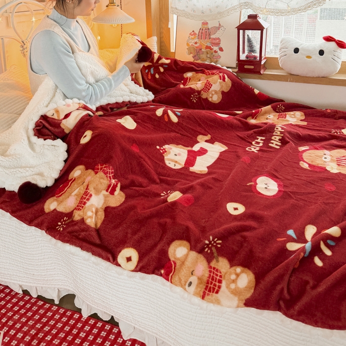 91家纺网 家纺一手货源 找家纺 潮邦创意家居 2026马年新年款数码高克重牛奶绒工艺球毯-萌马乐年系列 萌熊贺马