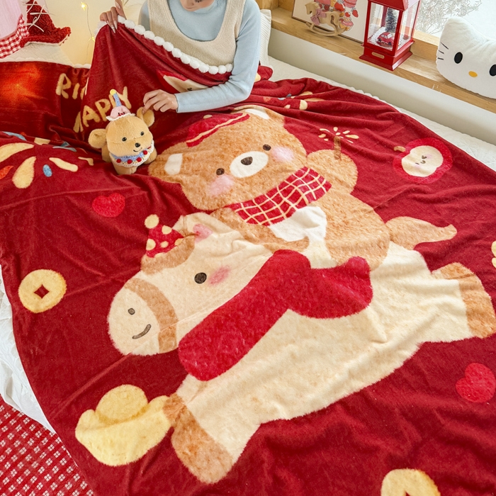 91家纺网 家纺一手货源 找家纺 潮邦创意家居 2026马年新年款数码高克重牛奶绒工艺球毯-萌马乐年系列 熊伴萌驹