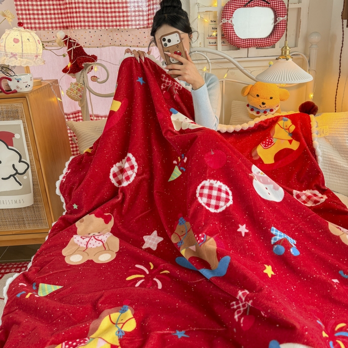 91家纺网 家纺一手货源 找家纺 潮邦创意家居 2026马年新年款数码高克重牛奶绒工艺球毯-萌马乐年系列 甜心木马