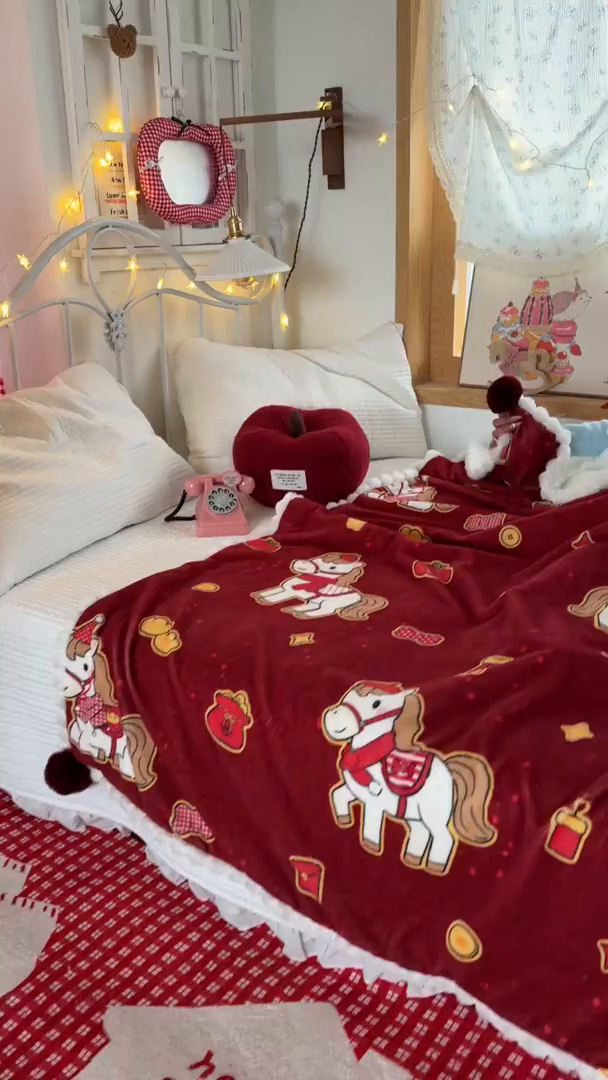 91家纺网 家纺一手货源 找家纺 潮邦创意家居 2026马年新年款数码高克重牛奶绒工艺球毯毛毯-萌马乐年 福马添喜