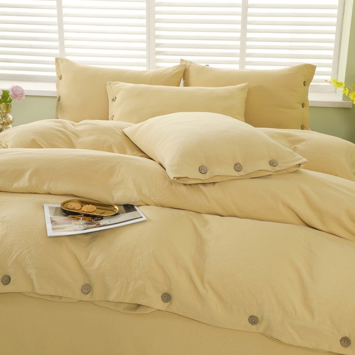 91家纺网 家纺一手货源 找家纺 博婷 2026新款水洗棉麻皱皱纱纽扣工艺款四件套 姜黄