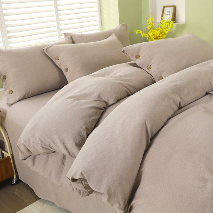 91家纺网 家纺一手货源 找家纺 博婷 2026新款水洗棉麻皱皱纱纽扣工艺款四件套 浅咖