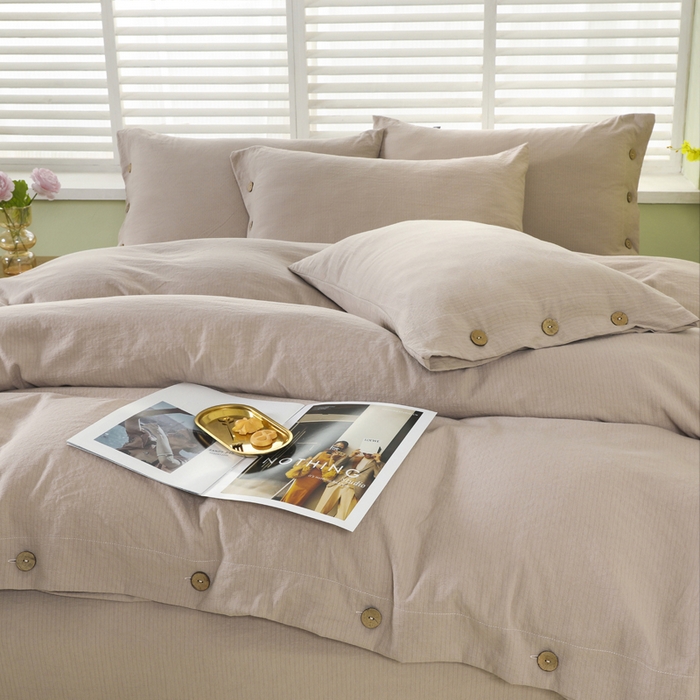 91家纺网 家纺一手货源 找家纺 博婷 2026新款水洗棉麻皱皱纱纽扣工艺款四件套 浅咖