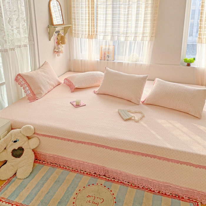 91家纺网 家纺一手货源 找家纺 栩裕纺织 2026新款全棉双层纱棉花边榻榻米炕盖款 波点粉