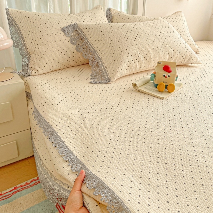 91家纺网 家纺一手货源 找家纺 栩裕纺织 2026新款全棉双层纱棉花边榻榻米炕盖款 波点米