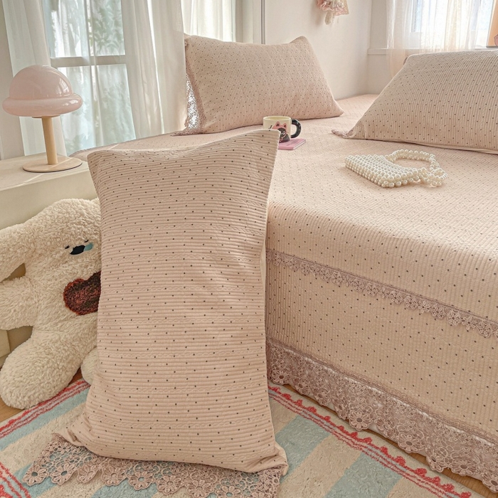 91家纺网 家纺一手货源 找家纺 栩裕纺织 2026新款全棉双层纱棉花边榻榻米炕盖款 波点杏