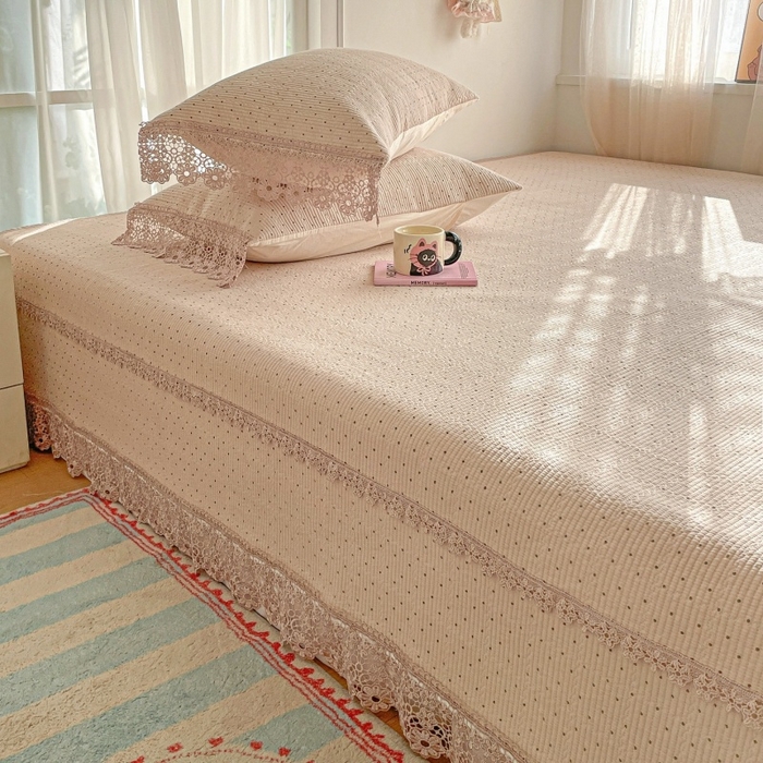 91家纺网 家纺一手货源 找家纺 栩裕纺织 2026新款全棉双层纱棉花边榻榻米炕盖款 波点杏