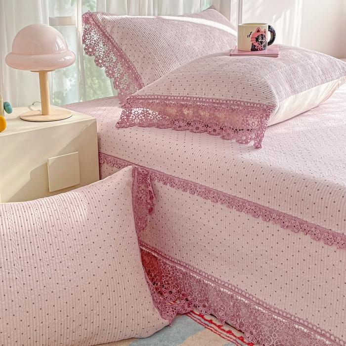 91家纺网 家纺一手货源 找家纺 栩裕纺织 2026新款全棉双层纱棉花边榻榻米炕盖款 波点紫