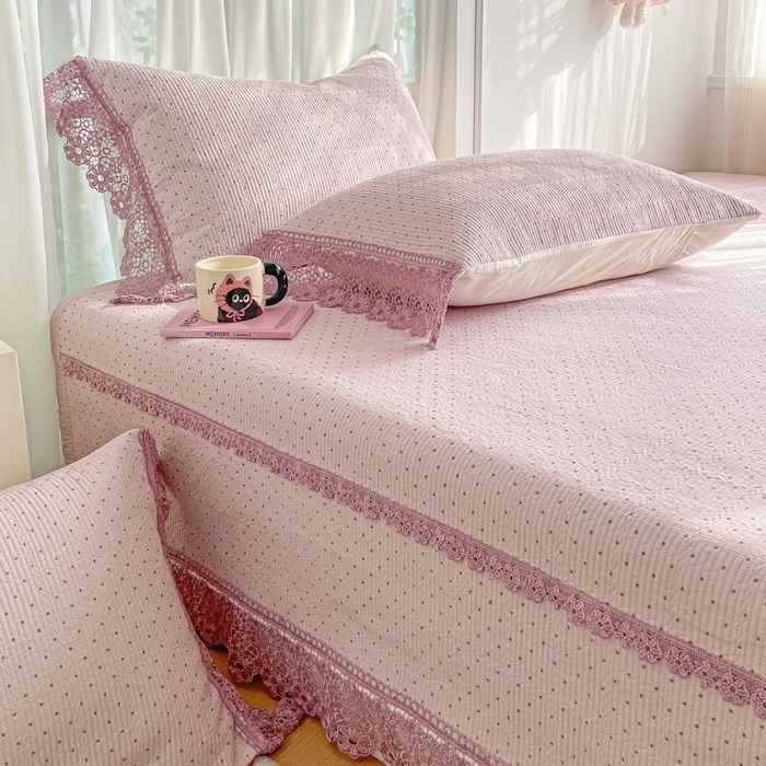 91家纺网 家纺一手货源 找家纺 栩裕纺织 2026新款全棉双层纱棉花边榻榻米炕盖款 波点紫