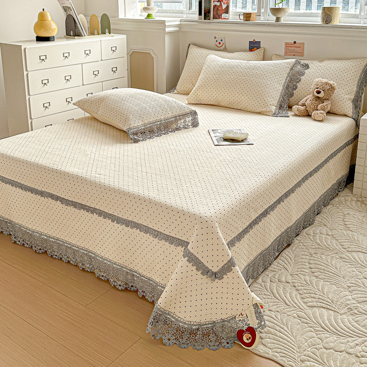 91家纺网 家纺一手货源 找家纺 栩裕纺织 2026新款全棉双层纱梅花边床盖 波点-白色