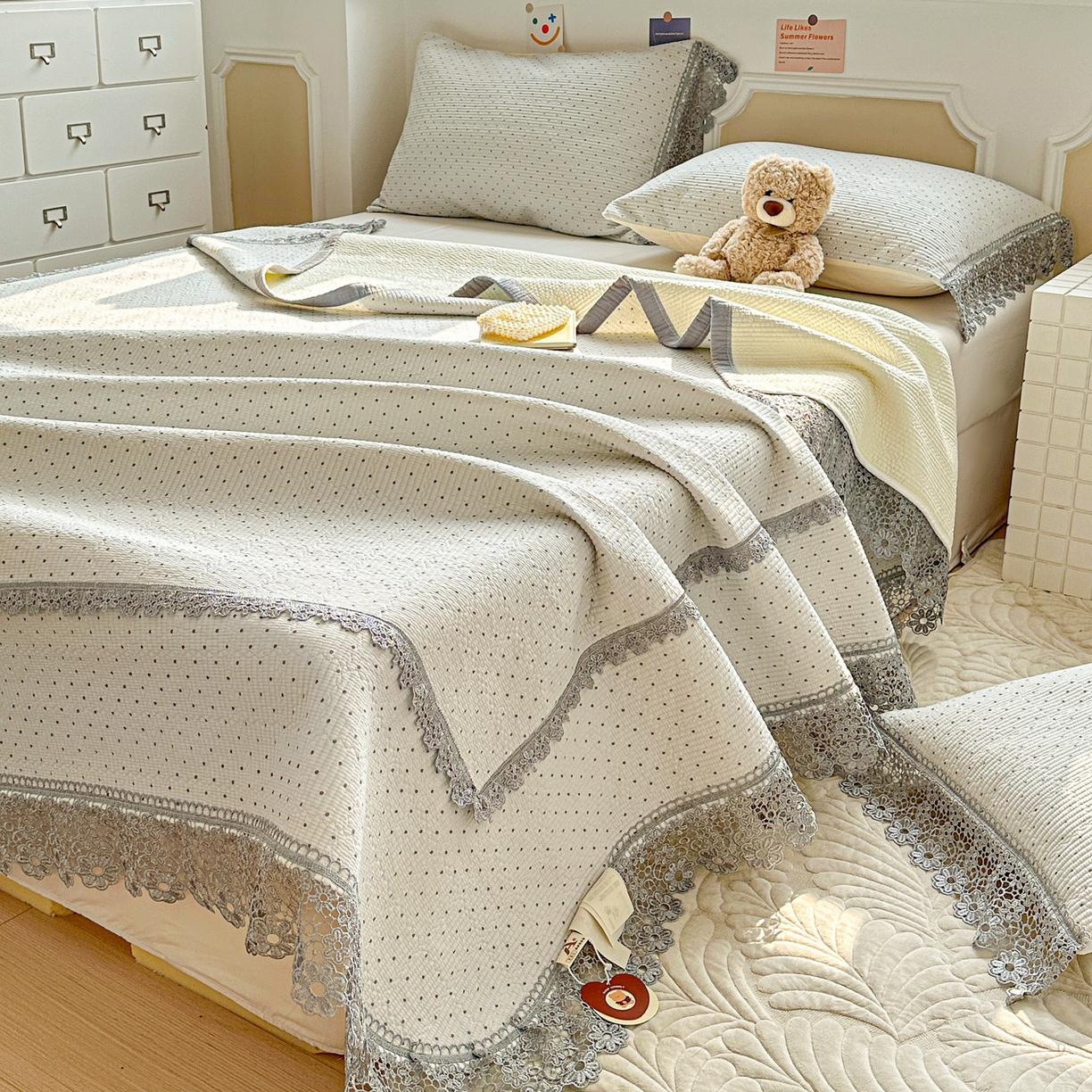 91家纺网 家纺一手货源 找家纺 栩裕纺织 2026新款全棉双层纱梅花边床盖 波点-灰色