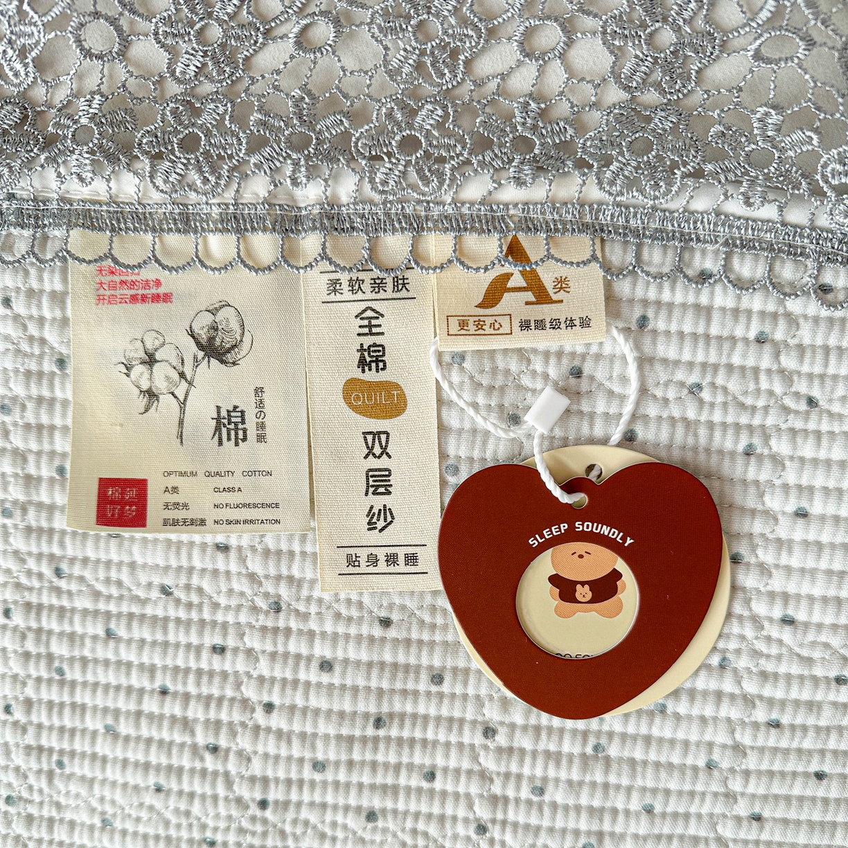 91家纺网 家纺一手货源 找家纺 栩裕纺织 2026新款全棉双层纱梅花边床盖 波点-灰色