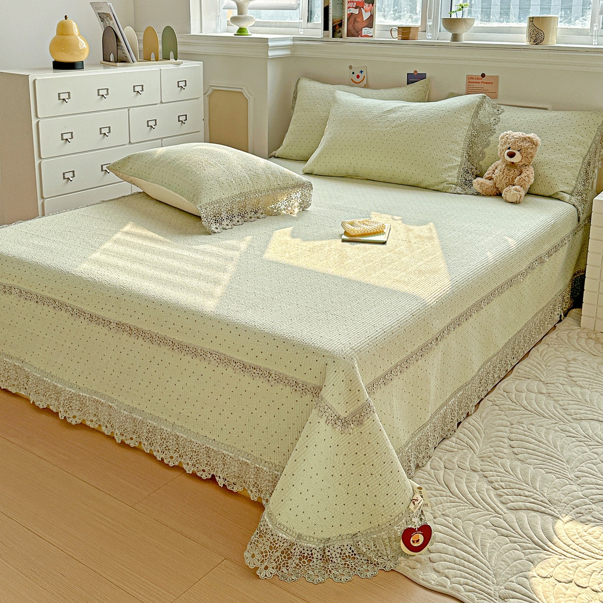 91家纺网 家纺一手货源 找家纺 栩裕纺织 2026新款全棉双层纱梅花边床盖 波点-绿色