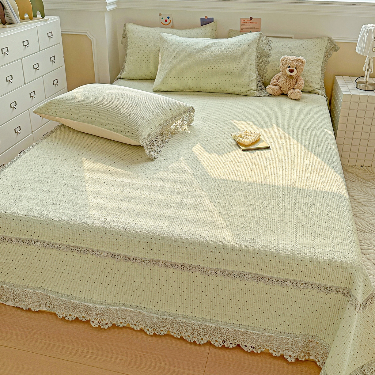 91家纺网 家纺一手货源 找家纺 栩裕纺织 2026新款全棉双层纱梅花边床盖 波点-绿色