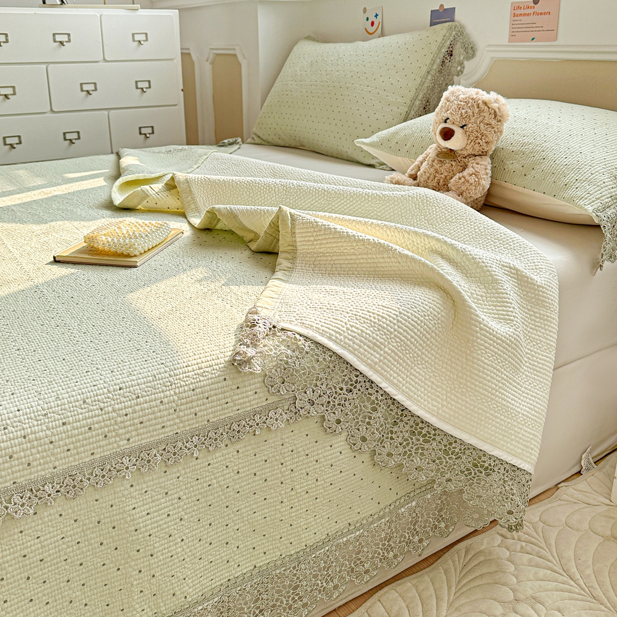 91家纺网 家纺一手货源 找家纺 栩裕纺织 2026新款全棉双层纱梅花边床盖 波点-绿色