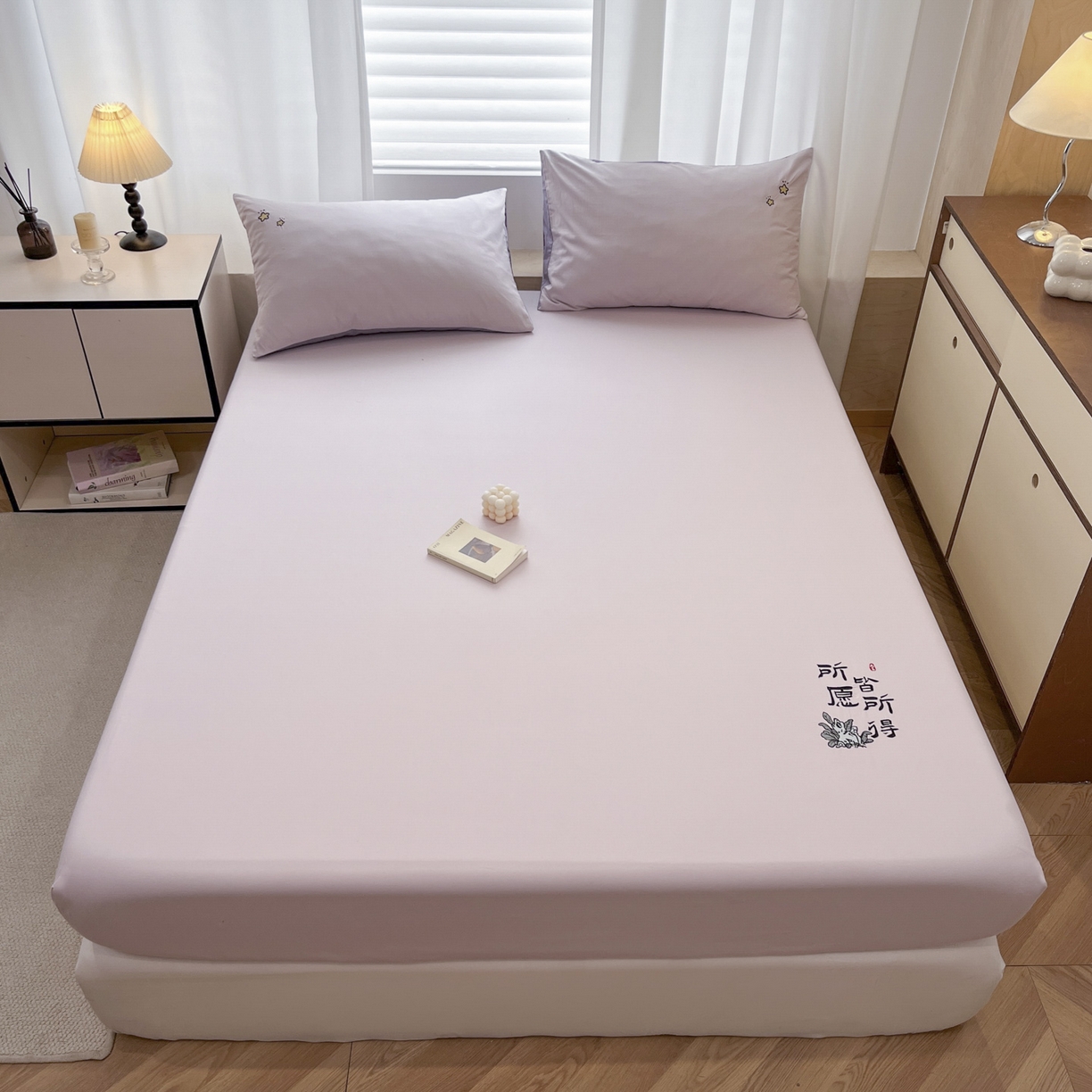 91家纺网 家纺一手货源 找家纺 （总）泽西家纺+V17798841158发大图 2026新品A类13376治愈系国风刺绣纯棉床笠全棉床笠枕套三件套