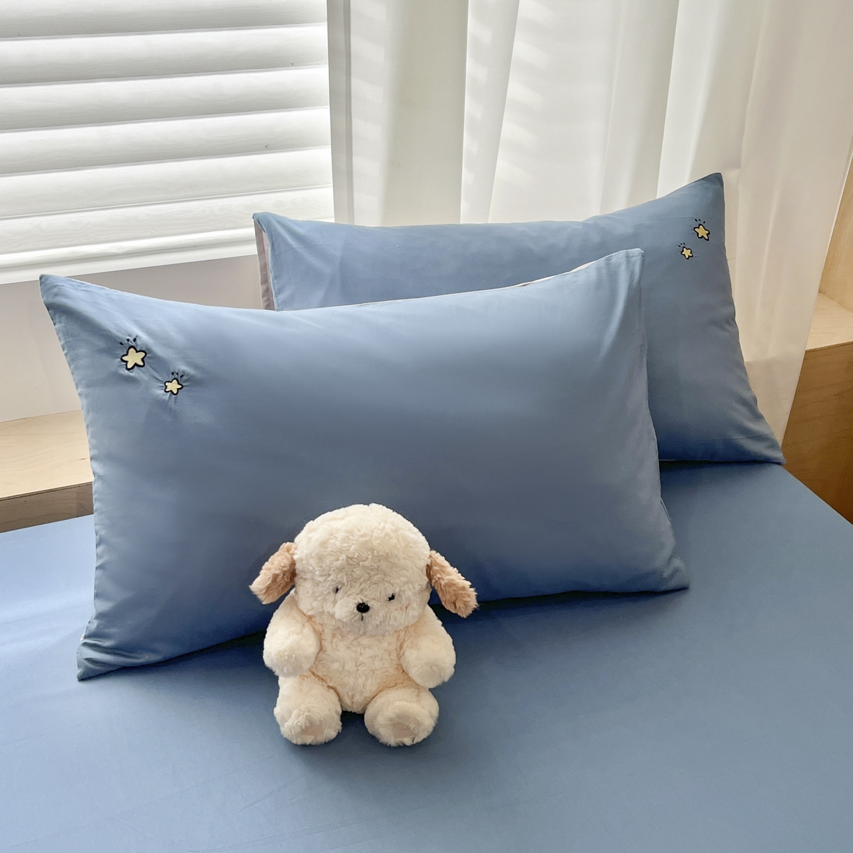 91家纺网 家纺一手货源 找家纺 泽西家纺+V17798841158发大图 2026新品A类13376治愈系国风刺绣纯棉床笠全棉床笠枕套三件套 国风-宾利蓝