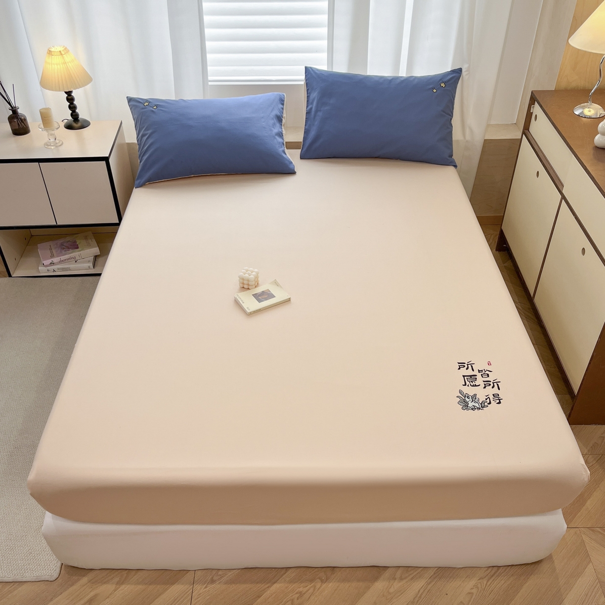 泽西家纺+V17798841158发大图 2026新品A类13376治愈系国风刺绣纯棉床笠全棉床笠枕套三件套 国风-奶茶杏