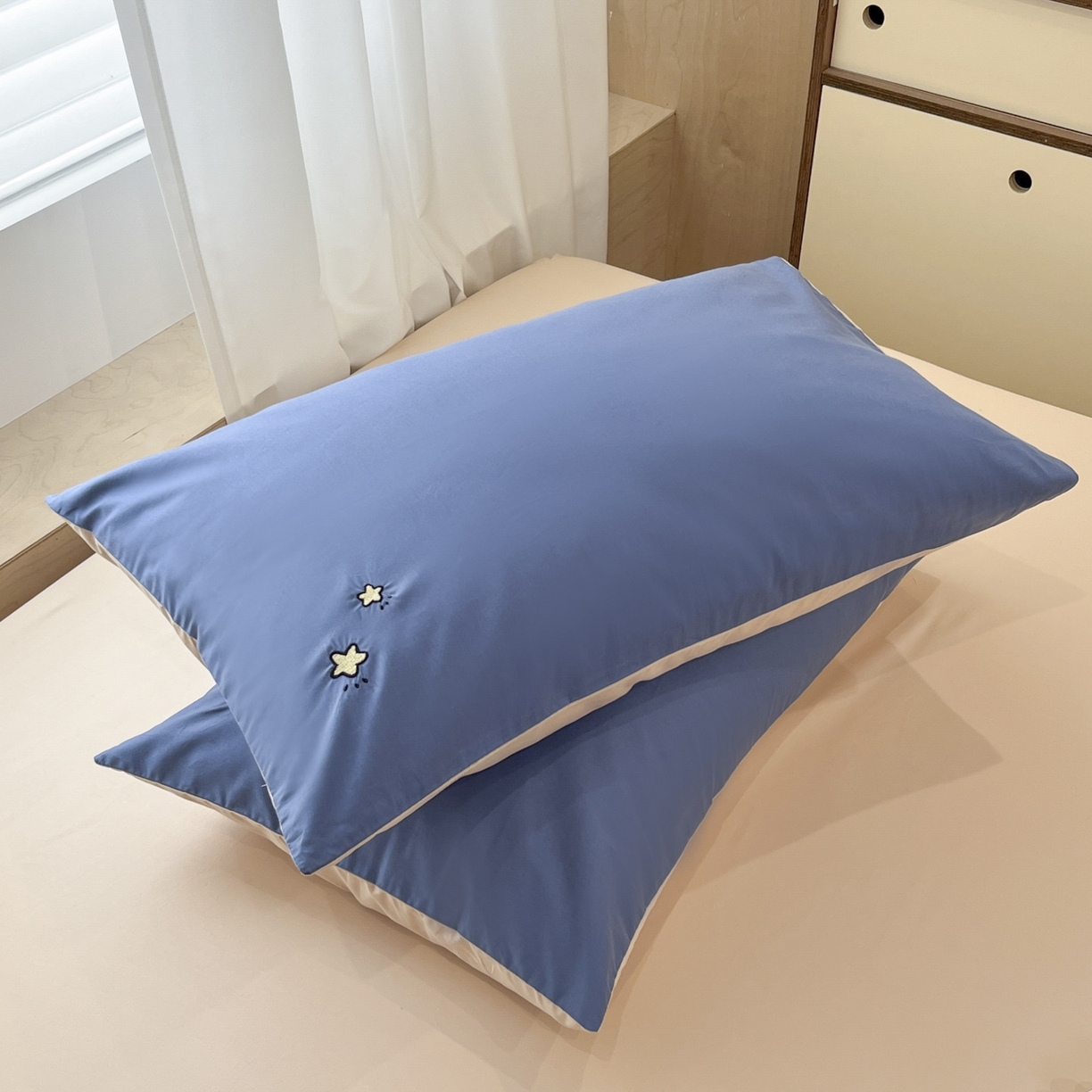 91家纺网 家纺一手货源 找家纺 泽西家纺+V17798841158发大图 2026新品A类13376治愈系国风刺绣纯棉床笠全棉床笠枕套三件套 国风-奶茶杏