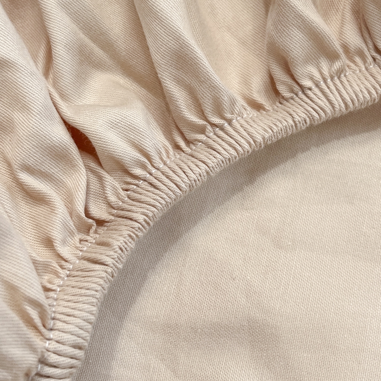 91家纺网 家纺一手货源 找家纺 泽西家纺+V17798841158发大图 2026新品A类13376治愈系国风刺绣纯棉床笠全棉床笠枕套三件套 国风-奶茶杏