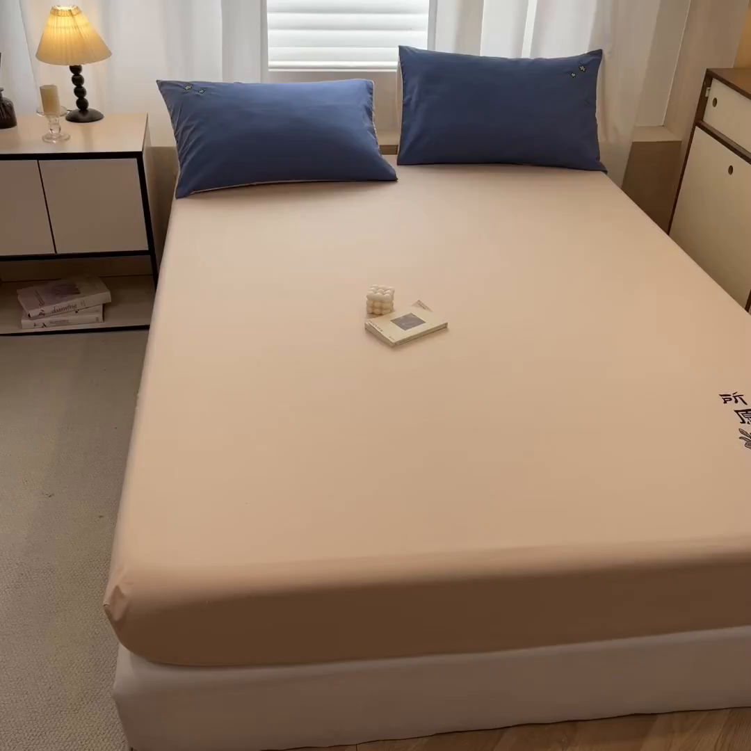 91家纺网 家纺一手货源 找家纺 泽西家纺+V17798841158发大图 2026新品A类13376治愈系国风刺绣纯棉床笠全棉床笠枕套三件套 国风-奶茶杏