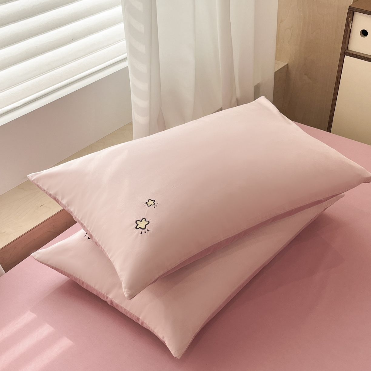 91家纺网 家纺一手货源 找家纺 泽西家纺+V17798841158发大图 2026新品A类13376治愈系国风刺绣纯棉床笠全棉床笠枕套三件套 国风-暖豆沙