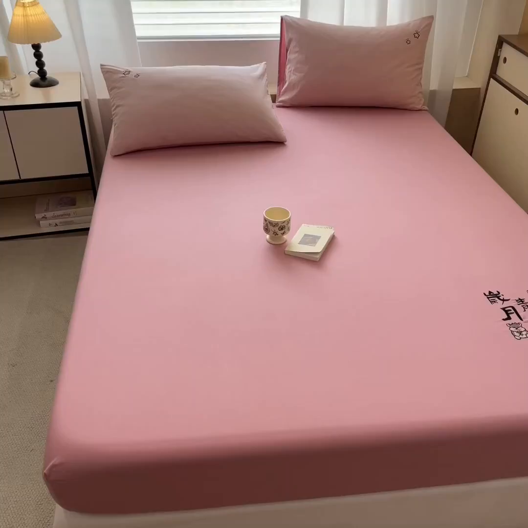 91家纺网 家纺一手货源 找家纺 泽西家纺+V17798841158发大图 2026新品A类13376治愈系国风刺绣纯棉床笠全棉床笠枕套三件套 国风-暖豆沙