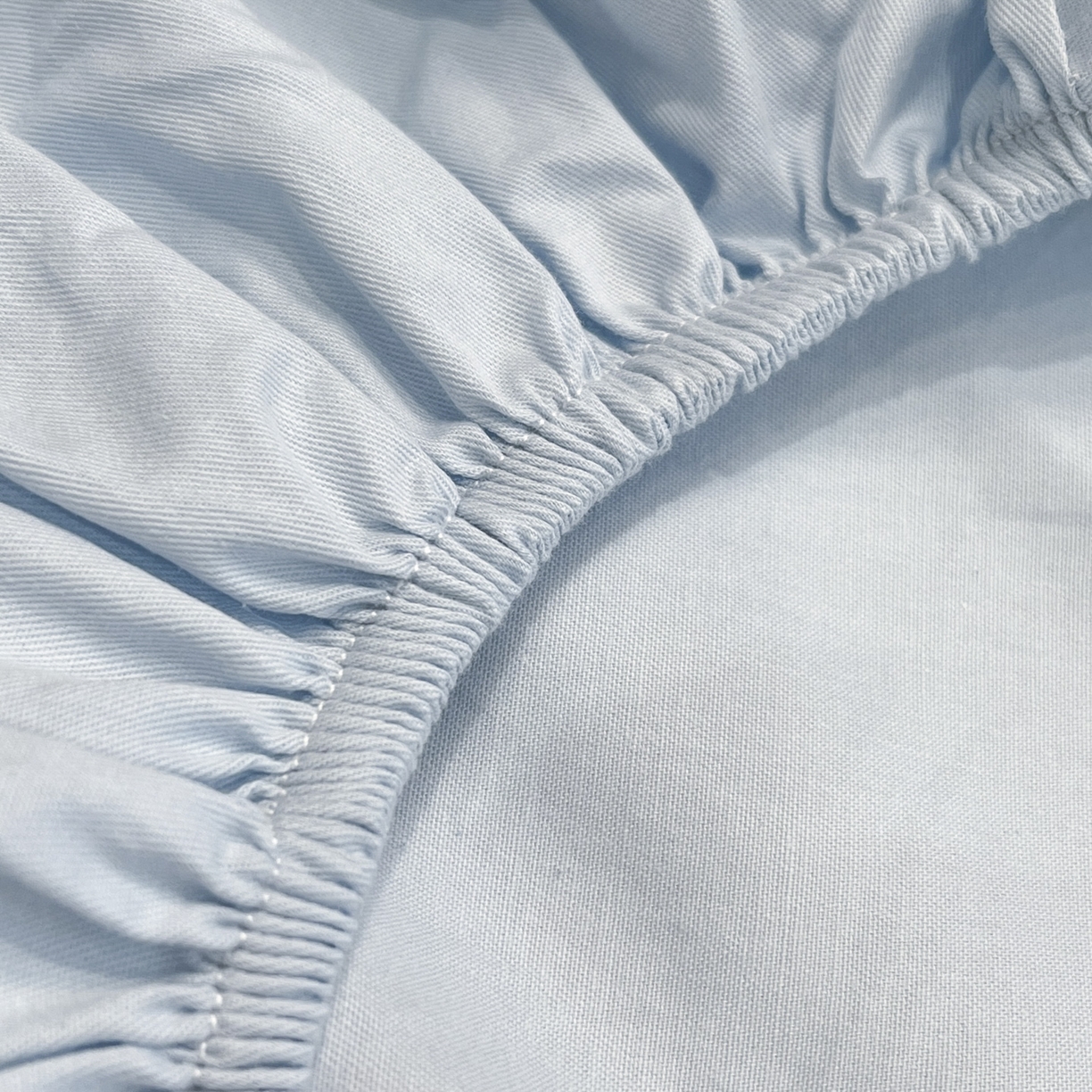 91家纺网 家纺一手货源 找家纺 泽西家纺+V17798841158发大图 2026新品A类13376治愈系国风刺绣纯棉床笠全棉床笠枕套三件套 国风-晴空蓝