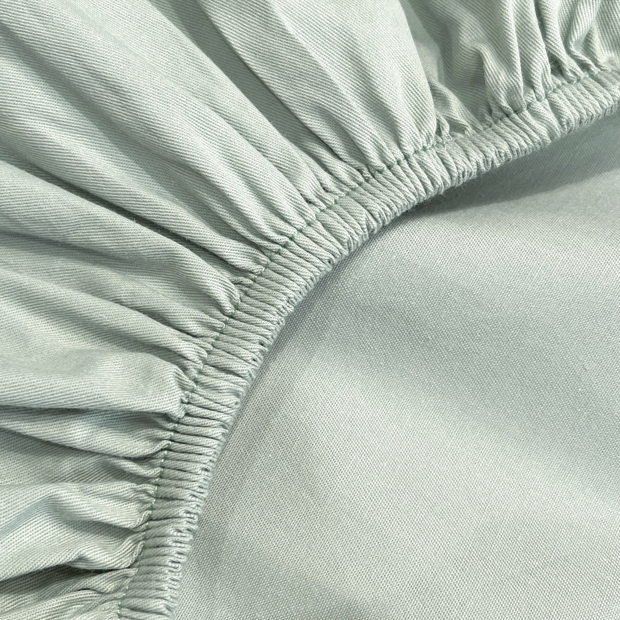 91家纺网 家纺一手货源 找家纺 泽西家纺+V17798841158发大图 2026新品A类13376治愈系国风刺绣纯棉床笠全棉床笠枕套三件套 国风-天青绿