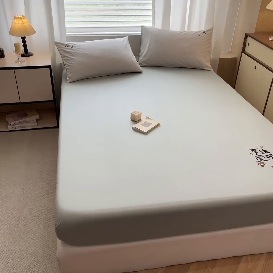 91家纺网 家纺一手货源 找家纺 泽西家纺+V17798841158发大图 2026新品A类13376治愈系国风刺绣纯棉床笠全棉床笠枕套三件套 国风-天青绿